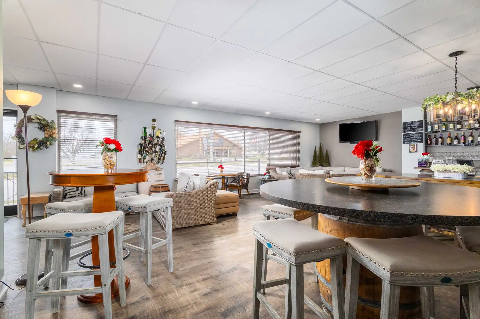 The lounge at Valley Wine Cellar in Wintersville
